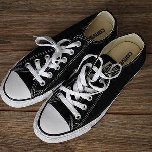 LIKE NEW!: Converse Sz 8 Excellent Condition